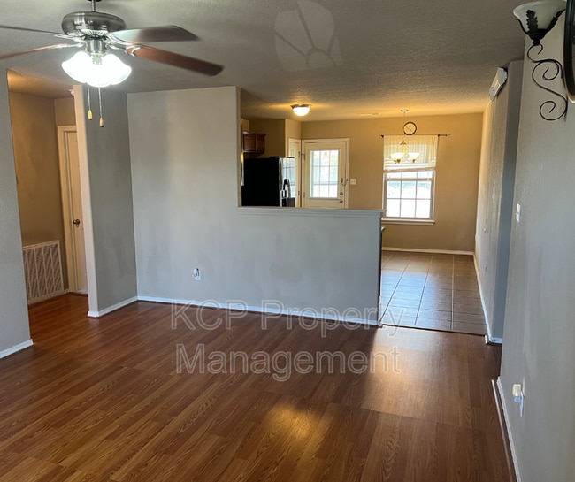 Photo - 221 Regency Dr