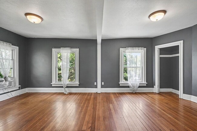 Photo - Historic Capitol Hill Apartment with Private Balcony