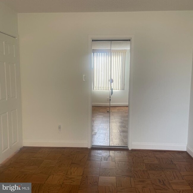 Photo - 5225 Pooks Hill Rd Unidad 703N