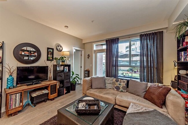 Photo - 3080-3080 Gladwin Rd