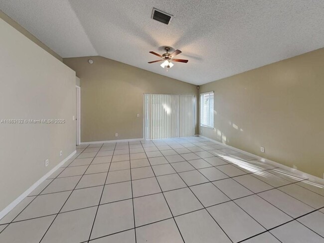 Photo - 567 Talavera Rd
