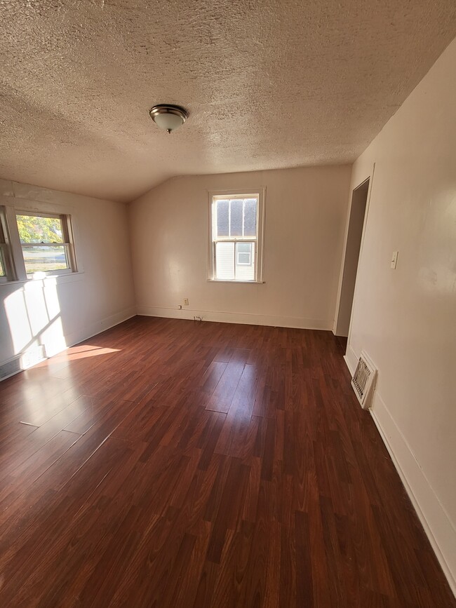 Photo - 1192 Maple St