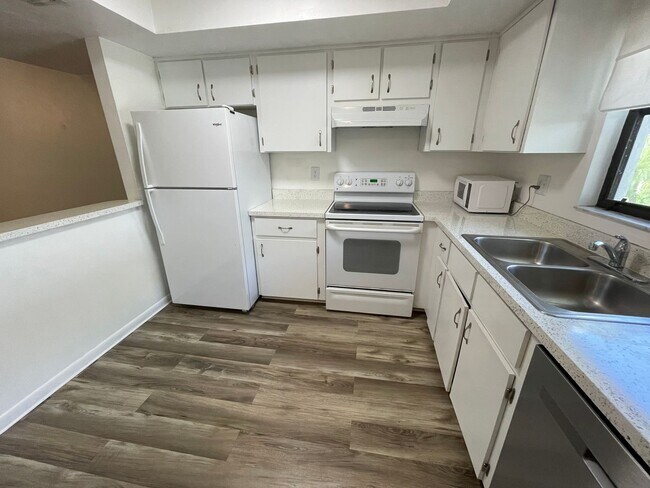 Photo - ANNUAL RENTAL - 2 BED / 2 BATH AT PINE HAVEN Unidad 22
