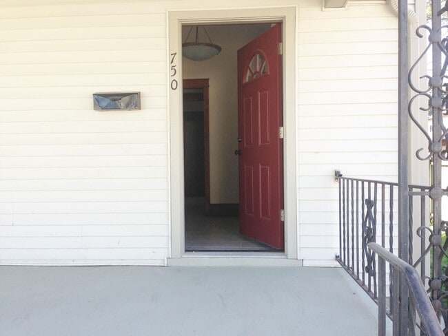 Photo - 3 Bedroom, 1.5 Bath Single Family Home Ava...
