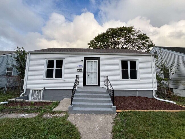 Building Photo - Charming 4-bed home in Gary!