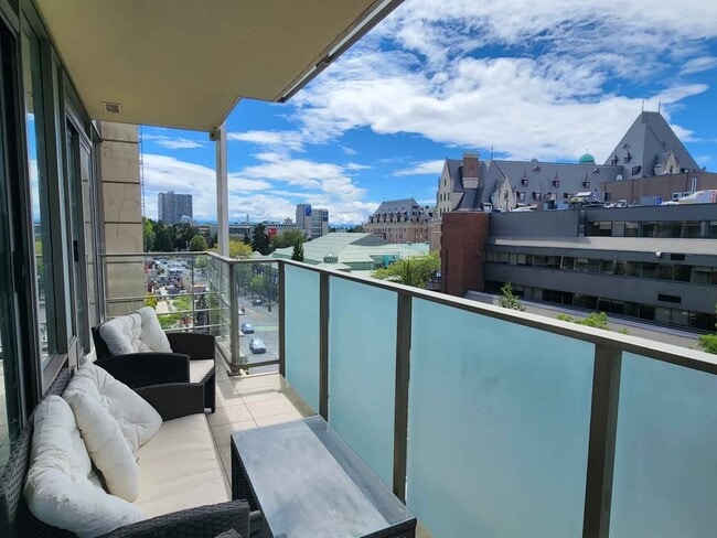 605-707 Courtney St Unit 1 Bed  plus den and bath