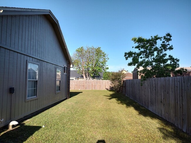 Photo - Spacious Home Conveniently Located in a Quiet Neighborhood!