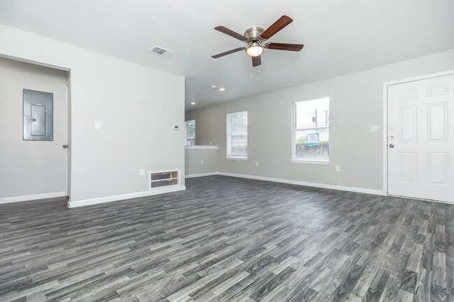 C2 Living Room - Waterford Park Apartments
