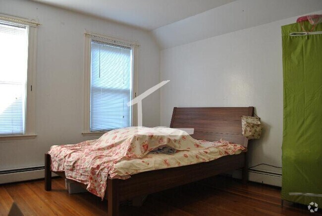 Building Photo - Charming and unique apartment