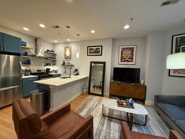 Photo - 1854 Mintwood Pl NW Unidad #1