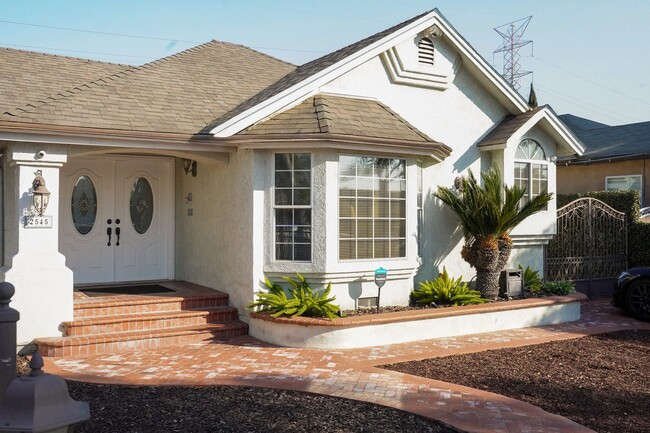 Front of House/Entrance - 2545 Iowa Ave House