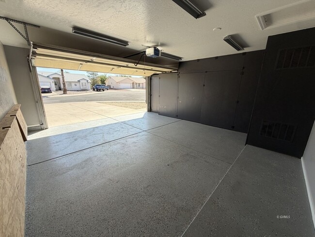 1652 Roadrunner Ln