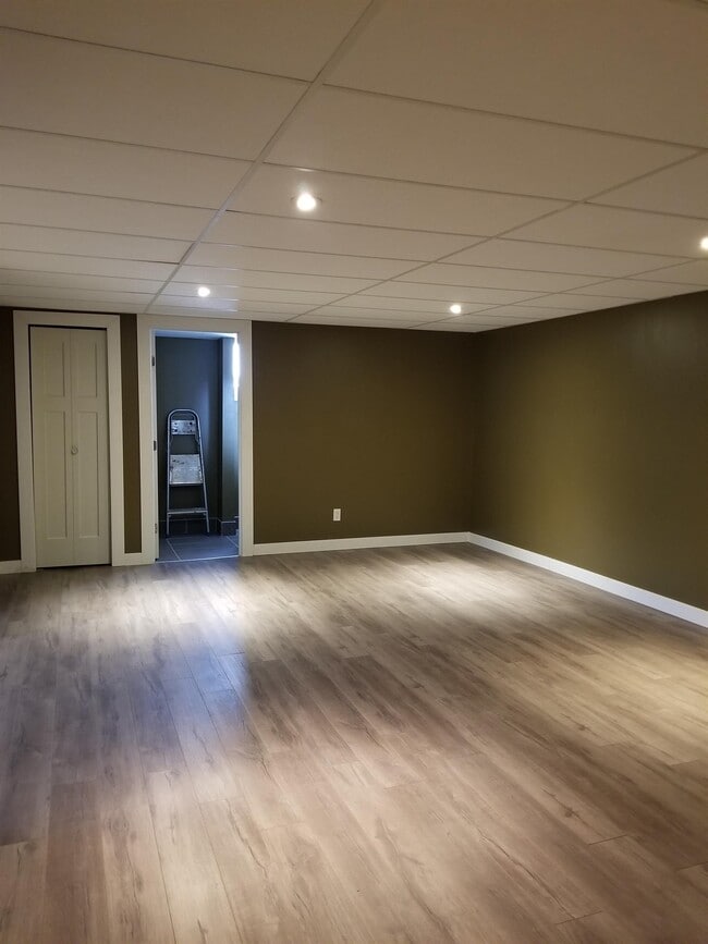 Photo - 2 Bed 1 Bath Unit in Olds, AB Unit Lower