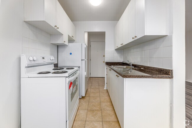 1BR, 1BA - 600SF - Kitchen