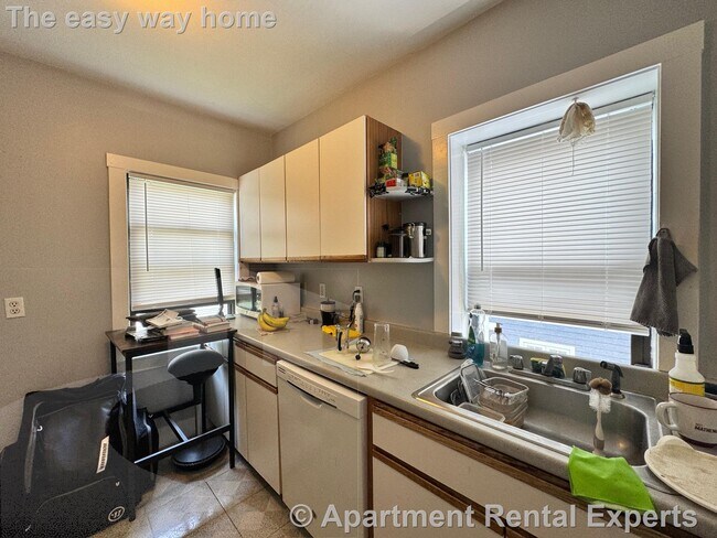 Photo - 566 Putnam Ave Unit #2R