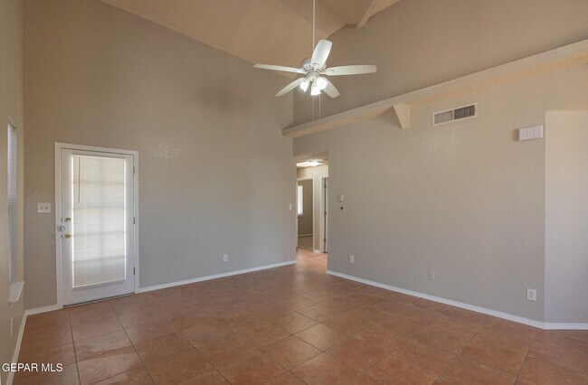 Photo - 1884 Dolph Quijano Pl