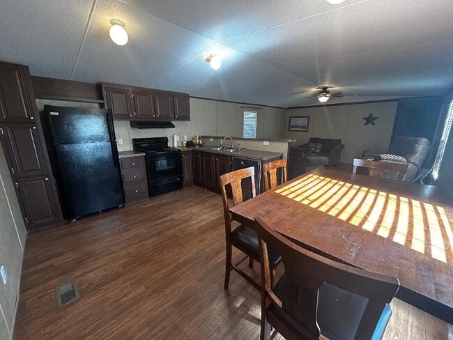 Photo - 233 Storey Dr
