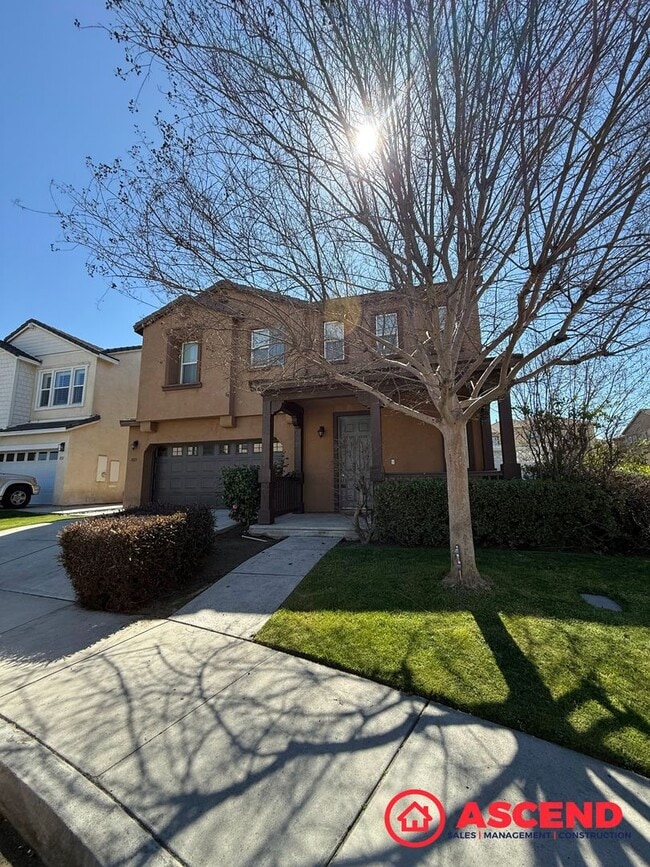 Building Photo - Beautiful 4 Bedroom Located in HOA!
