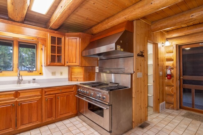 Photo - Luxury secondary Lake Property offering 3 ...