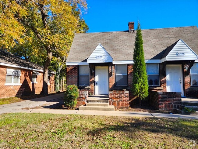 Building Photo - Charming Duplex in Shartel Blvd Addition Rental