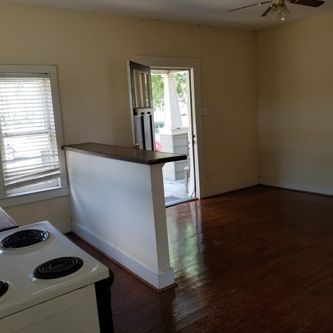 Photo - 403 W 4th St Unit none