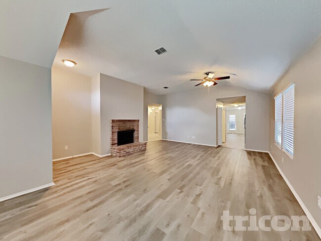 Photo - 807 Castlewick Ct