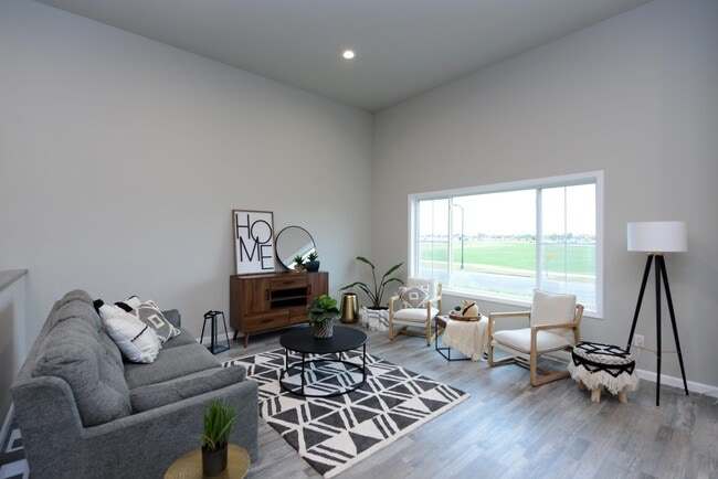 Photo - 824 United Dr