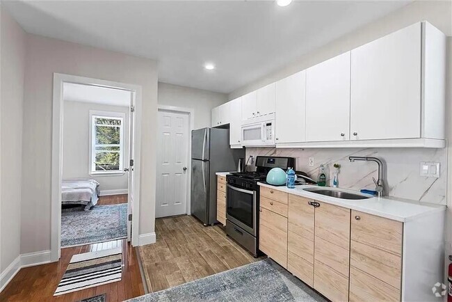 Building Photo - 84 Neptune Ave Unit 2 Rental