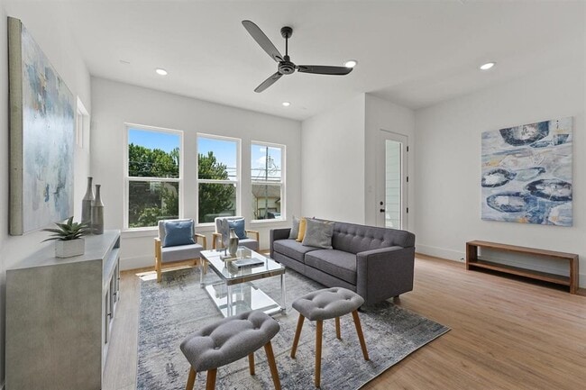 Photo - 1207 Cavalcade St Unidad B