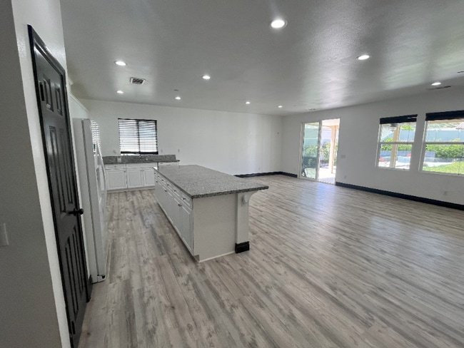 Photo - 376 Valencia Ct