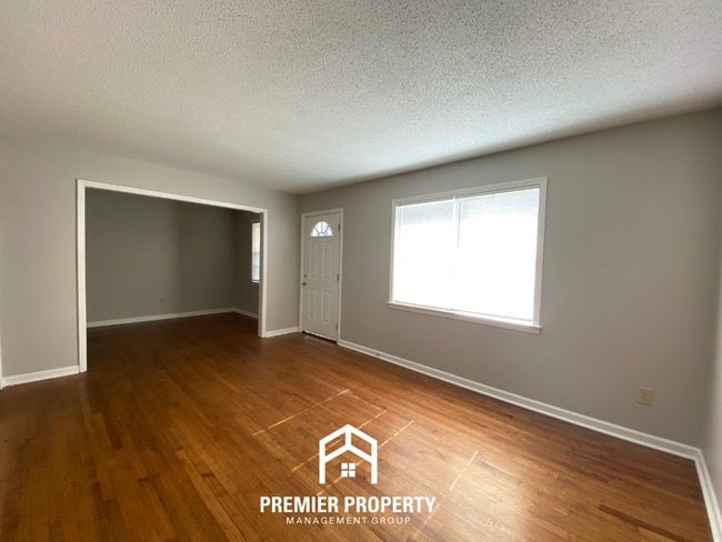 Photo - Spacious 4BR/2BA Home w/ Hardwood Floors & Fenced Yard in Memphis