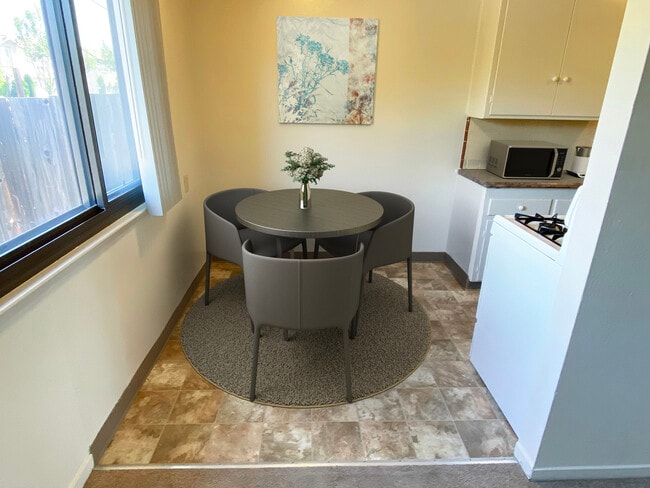 Photo - Bassett Davis Apartments