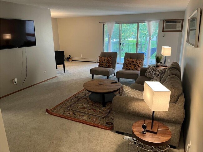 Photo - 2710 Dale St N