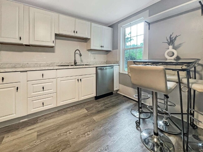 Photo - Seeking a roommate for a 2 bdr, 2 bath low...