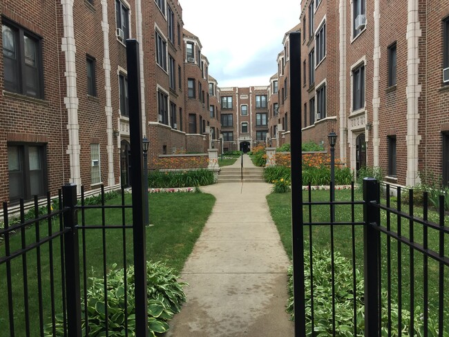 Photo - 5020 S Woodlawn Ave