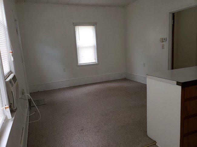 Living Room - 208 Herbert Ave Unit Apt C