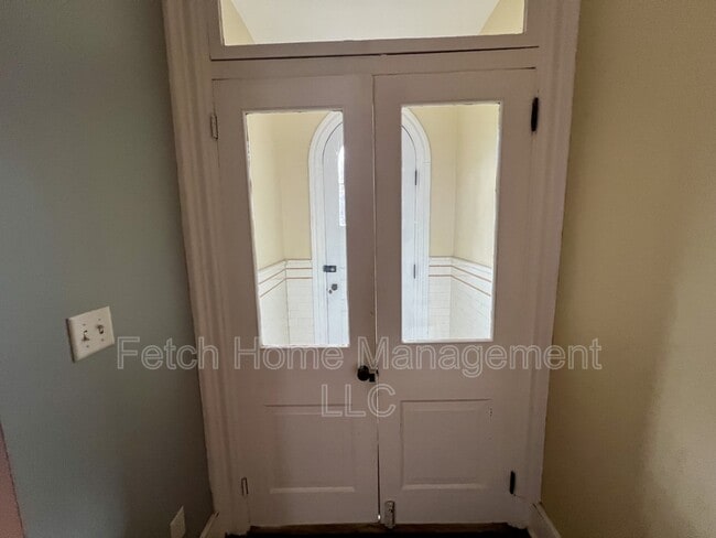 Photo - 533 W Walnut St