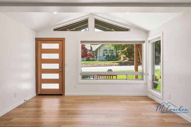 Photo - 1075 Bellview Ave