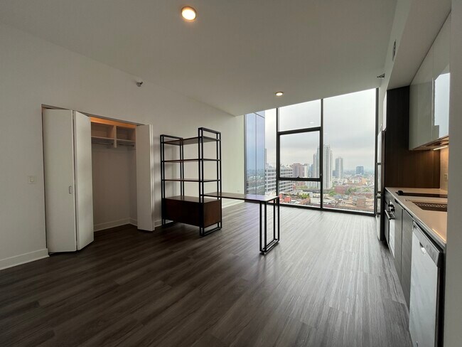 Photo - 222 W Hubbard St Apartment
