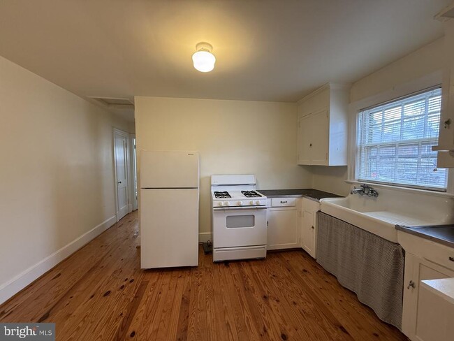 Building Photo - 515 Pitt St Unit 3