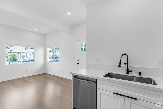 Building Photo - 1536 11th St Unit A Rental