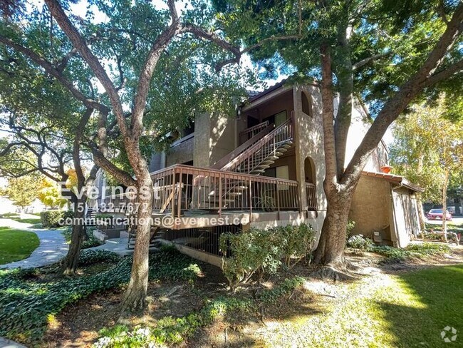 Building Photo - Cozy 2-Bedroom, 2-Bathroom Apartment with ...
