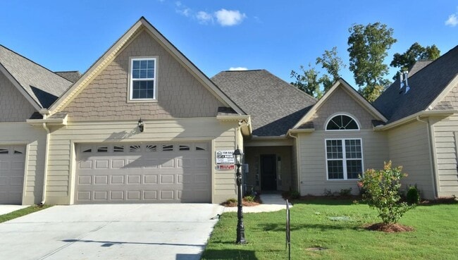Building Photo - Townhouse for Rent in Hixson