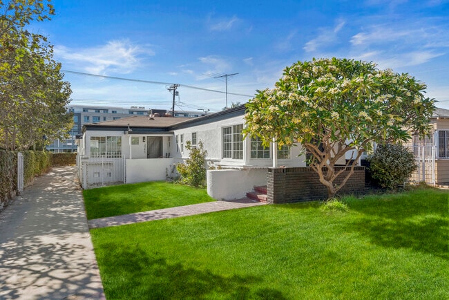 Photo - 3043 S Bronson Ave