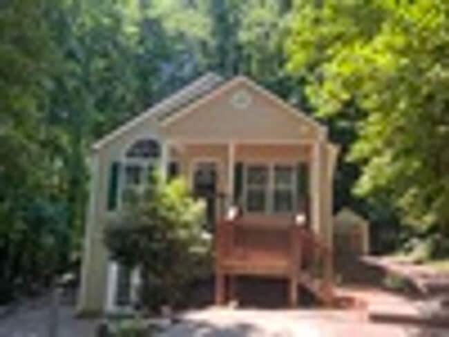 Building Photo - Great home with 2 separate entrances & a Fenced in yard!