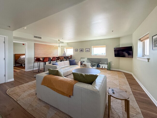 Photo - 525 W Lafayette Blvd Unit 21E