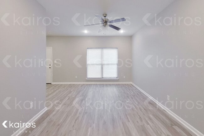 Photo - 2103 Perry St