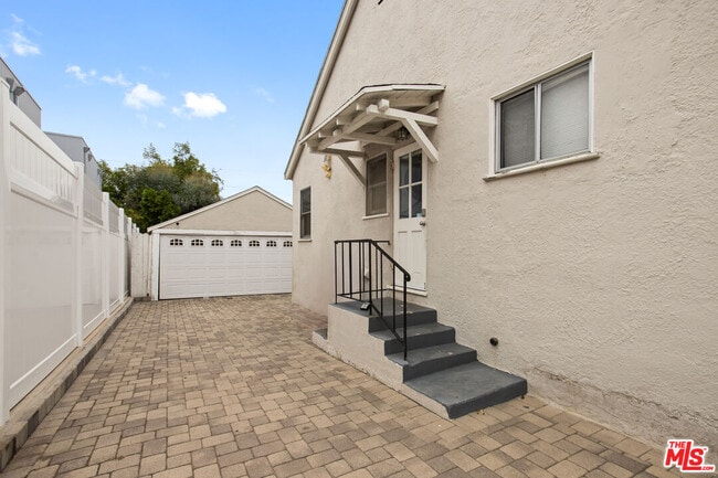 Photo - 2127 Benecia Ave