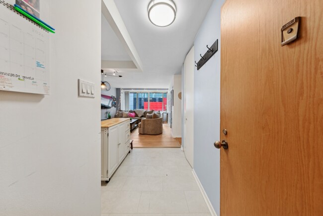 Photo - Streeterville Lovely 1b1b plus an Office Condo Unit Unit 917