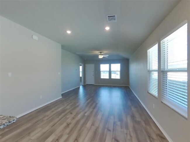 Photo - 5300 Saddle Clb Dr